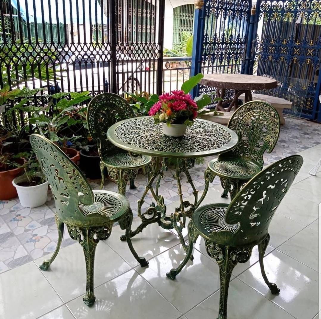 เฟอร์นิเจอร์กลางแจ้งอัลลอยด์ 4 ที่นั่ง สำหรับสวนและระเบียงบ้านหรู เฟอร์นิเจอร์กลางแจ้งอัลลอยด์ 4 ที่นั่ง สำหรับสวนและระเบียงบ้านหรู