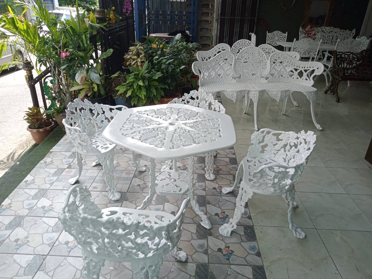 ชุดสนามอัลลอยด์ 4 ที่นั่ง สำหรับสวนบ้านหรูสไตล์ยุโรป Aunchisa Alloy ชุดสนามอัลลอยด์ 4 ที่นั่ง สำหรับสวนบ้านหรูสไตล์ยุโรป Aunchisa Alloy