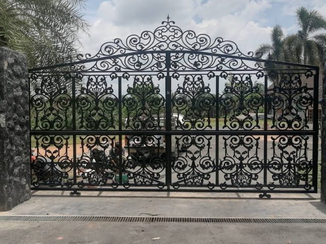ประตูอัลลอยด์ลายยุโรปสั่งทำสำหรับบ้าน วิลล่า และรีสอร์ต